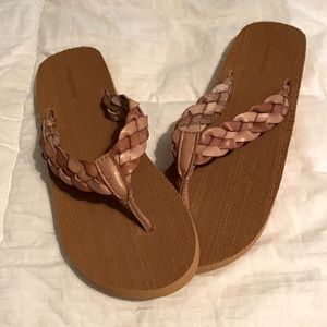 Braided maurices flip flops NWOT